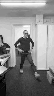 Alternating lunge demonstration